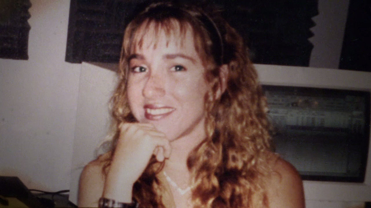 Amy Gellert had just returned from church in Cocoa Beach, Florida, on March 20, 1994 when a masked man with a dagger & gun killed her!  #ColdCase