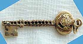 #JaneDoe had a sorority key inscribed with "AZB", E. MATHIS, Life Member June 2, 1946, Alpha Delta when found in #Philadelphia in Dec. 2006